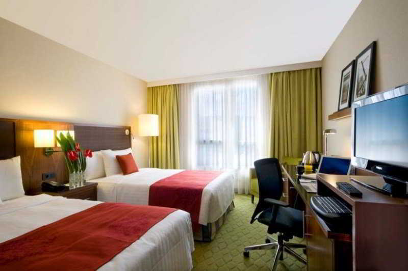 Courtyard By Marriott Paris Saint Denis Hotel Quarto foto